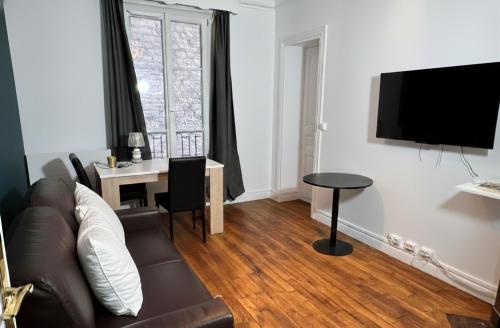 Bright and Cozy Paris Stay