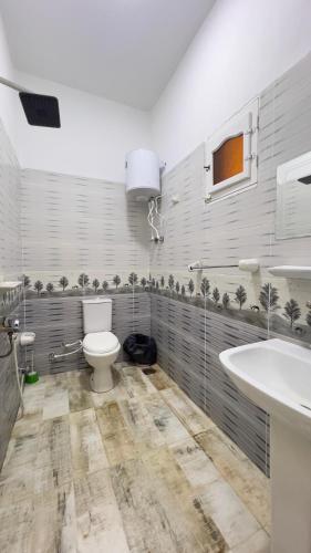 a bathroom with a toilet and a sink at Nour El wadi in Siwa