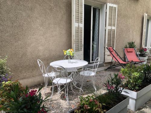 Studio 15m2 avec terrasse et place de parking