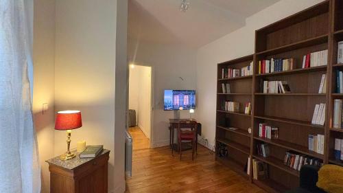 Un appart chaleureux et simple au cœur du 5e arrondissement