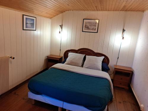 a bedroom with a bed with two night stands and two lamps at Kerioret Izella in Kerlaz