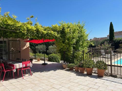Air-conditioned villa with pool Mouries Alpilles sleeps 8
