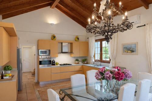 Noctua villa luxury paraíso estepona 001