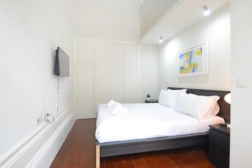 Bright Cedofeita Flat with Balcony