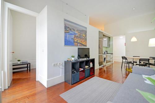 Bright Cedofeita Flat with Balcony