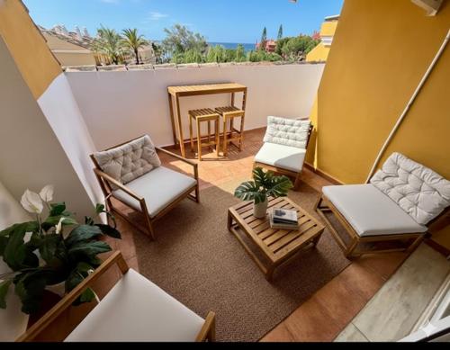 Elviria 2-level Apt Beach-Pool access, fully equipped