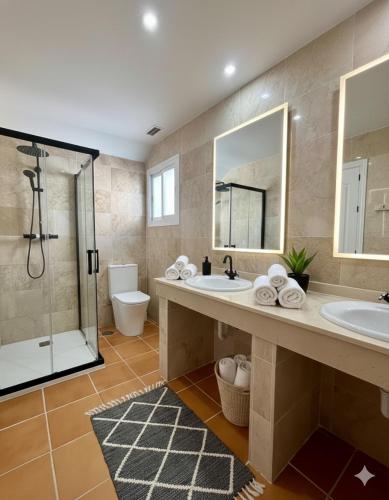Elviria 2-level Apt Beach-Pool access, fully equipped