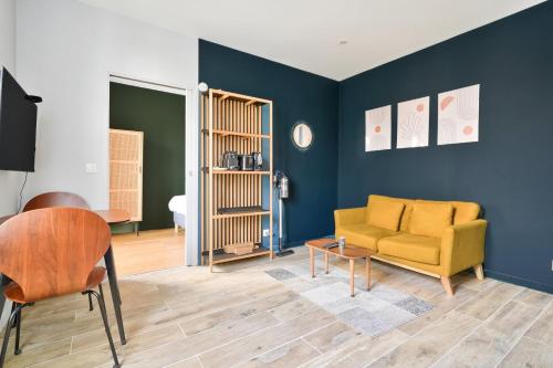 Lovely 1BR flat with direct access to subway, tram, and RER