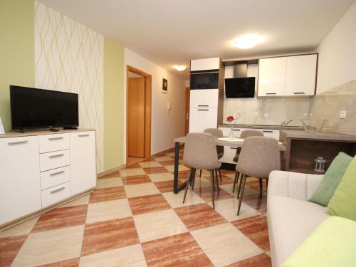 Apartment Modern eingerichtete Apartment für 4 Personen ideal für Famillien mit Kinder im by Interhome