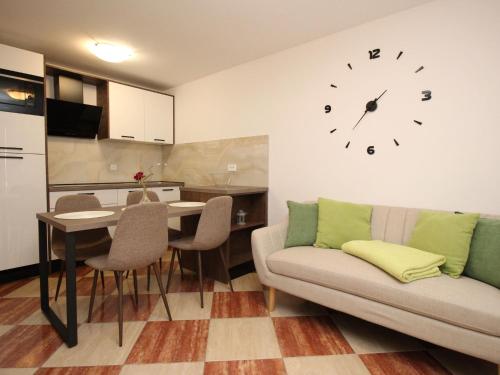 Apartment Modern eingerichtete Apartment für 4 Personen ideal für Famillien mit Kinder im by Interhome