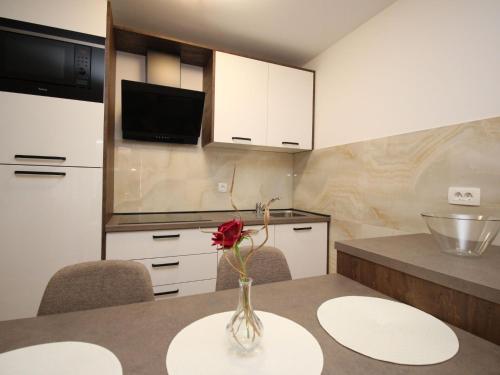Apartment Modern eingerichtete Apartment für 4 Personen ideal für Famillien mit Kinder im by Interhome