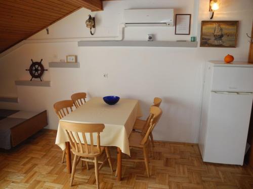 Apartment Wohnung in toller Lage- 50m vom Strand entfernt by Interhome