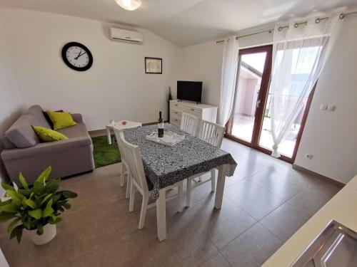 Apartment Wohnung in Crikvenica mit Terrasse und Meerblick by Interhome