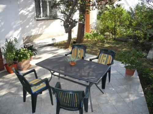 Apartment Wohnung für 4 Personen- 100m vom Strand entfernt by Interhome