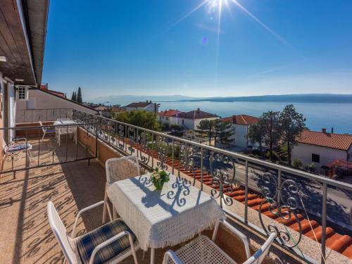 Apartment Wohnung in Crikvenica mit Terrasse mit Meerblick by Interhome