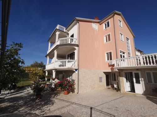 Apartment Wohnung für 4 Personen mit Balkon by Interhome