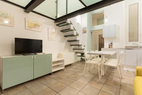 Charming Apartment near M1 Loreto and Iconic Tram 1 to City Center