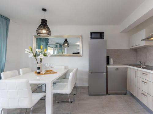 Apartment Moderne Wohnung in Crikvenica mit Pool by Interhome