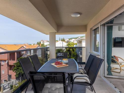 Apartment Moderne Wohnung in Crikvenica mit Pool by Interhome