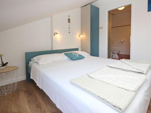 Apartment C- Silvija Senj by Interhome