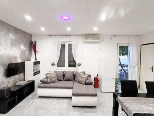 Apartment Charmante Ferienwohnung in Baška mit Eigener Terrasse by Interhome