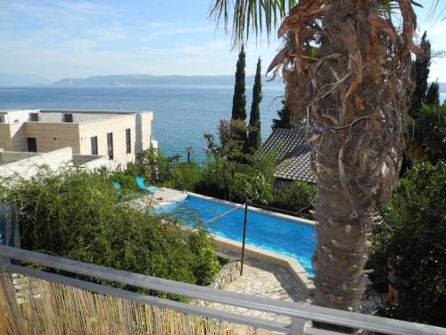 Apartment Wohnung 30m vom Meer entfernt- mit Gemeinschaftspool by Interhome