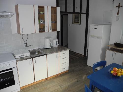 Apartment Wohnung 30m vom Meer entfernt- mit Gemeinschaftspool by Interhome
