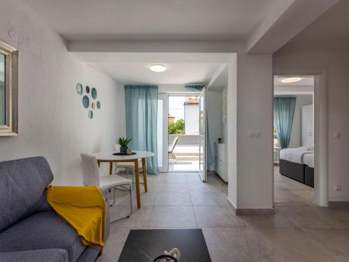 Apartment Modernes Apartment in Crikvenica mit Gemeinschaftspool by Interhome
