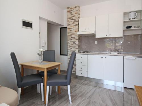 Apartment Gemütliches Appartement in Baška mit Eigenem Balkon by Interhome