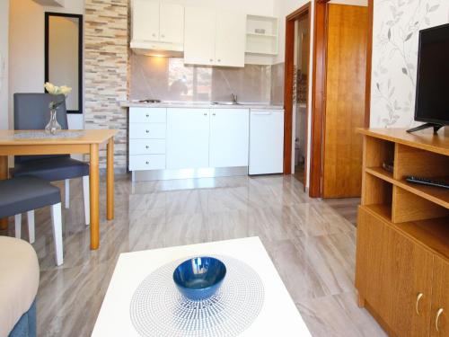 Apartment Gemütliches Appartement in Baška mit Eigenem Balkon by Interhome