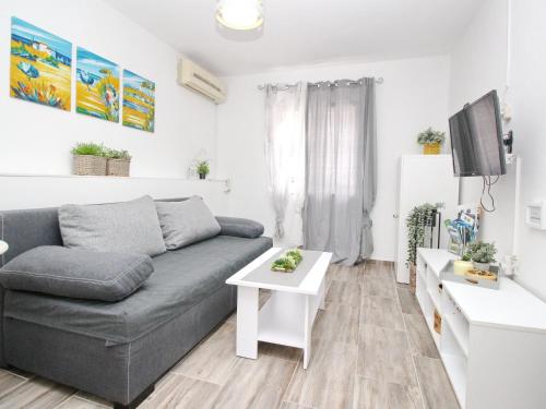 Apartment Gemütliches Appartement in Baška mit Eigener Terrasse by Interhome