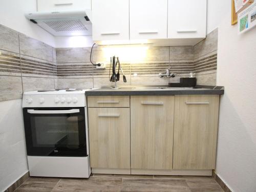 Apartment Gemütliches Appartement in Baška mit Eigener Terrasse by Interhome