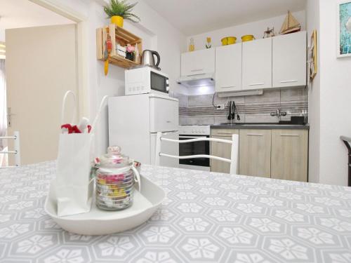 Apartment Gemütliches Appartement in Baška mit Eigener Terrasse by Interhome