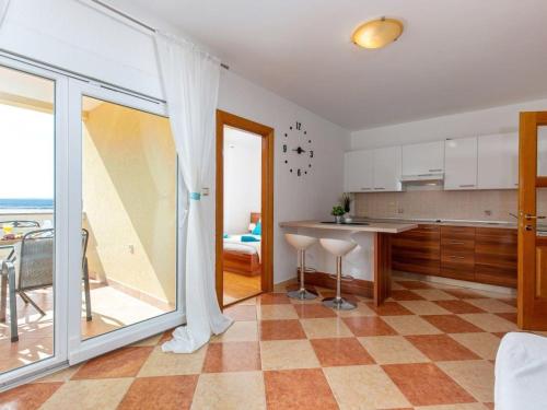 Apartment Wohnung mit Balkon und Meerblick by Interhome