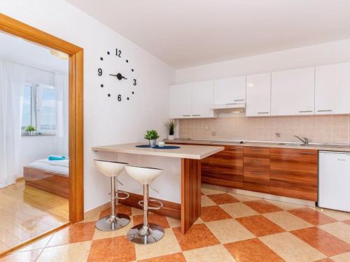 Apartment Wohnung mit Balkon und Meerblick by Interhome