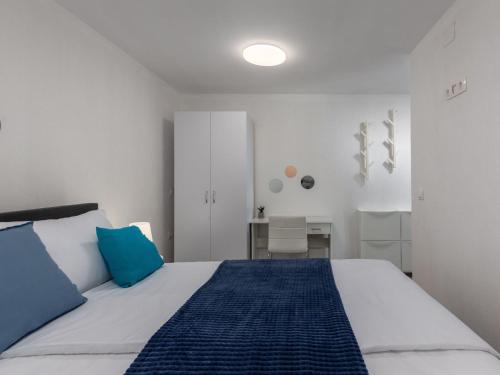 Apartment Moderne Wohnung in Crikvenica mit Pool by Interhome