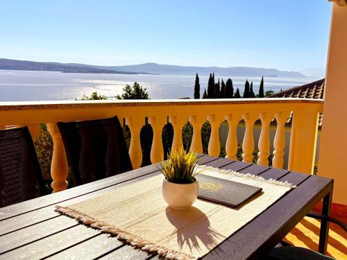 Apartment Wohnung mit Balkon und Meerblick by Interhome