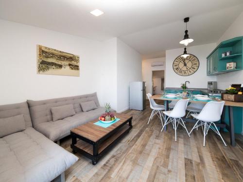 Apartment Wohnung für 4-5 Personen- 100m vom Strand entfernt by Interhome