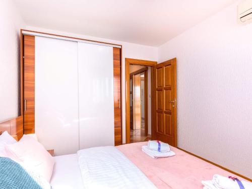 Apartment Wohnung mit Balkon und Meerblick by Interhome