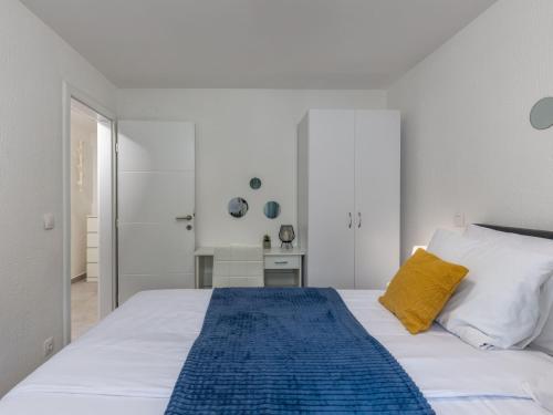 Apartment Moderne Wohnung in Crikvenica mit schöner Terrasse by Interhome
