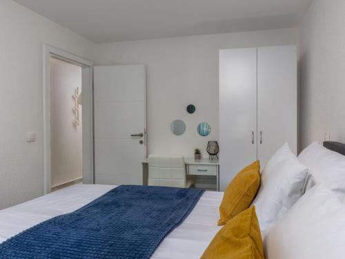 Apartment Moderne Wohnung in Crikvenica mit schöner Terrasse by Interhome