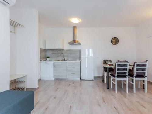Apartment Wohnung Veronique 2 mit Whirlpool by Interhome