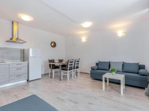 Apartment Wohnung Veronique 2 mit Whirlpool by Interhome