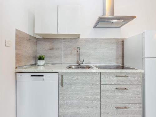 Apartment Wohnung Veronique 2 mit Whirlpool by Interhome