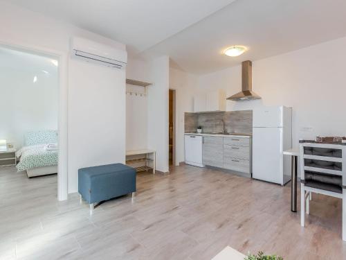 Apartment Wohnung Veronique 2 mit Whirlpool by Interhome