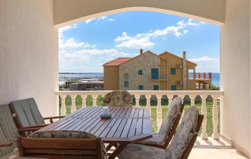 2 Bedroom Amazing Apartment In Vir