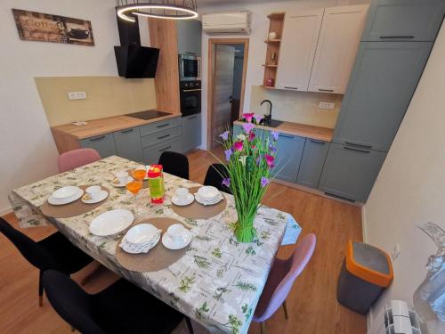 Apartment Wohnung für 4 Pers- mit Terrasse by Interhome