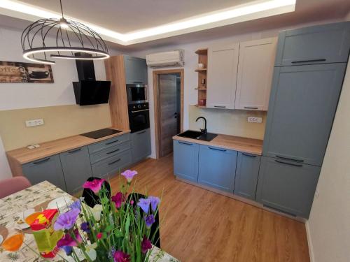 Apartment Wohnung für 4 Pers- mit Terrasse by Interhome