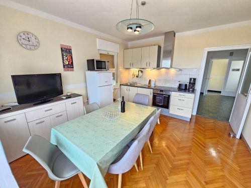 Apartment Wohnung für 4 Pers- mit Balkon- tolle Lage by Interhome