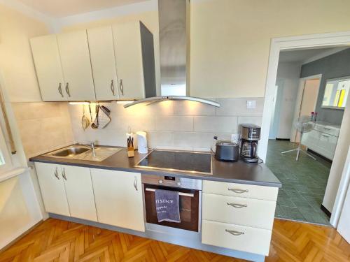 Apartment Wohnung für 4 Pers- mit Balkon- tolle Lage by Interhome